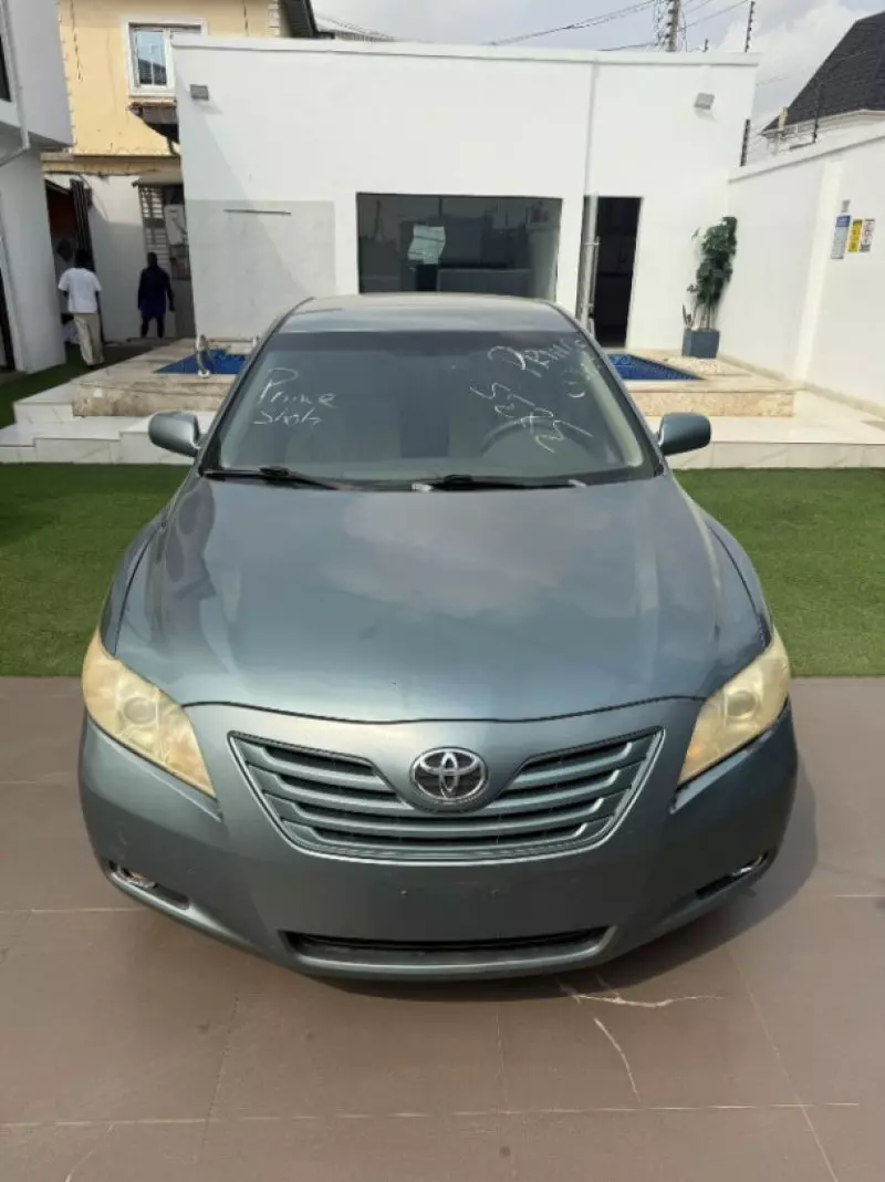 Toyota Camry   - 2009