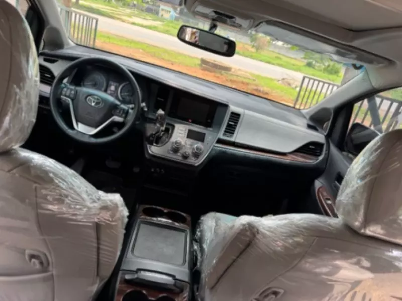 Toyota Sienna   - 2015