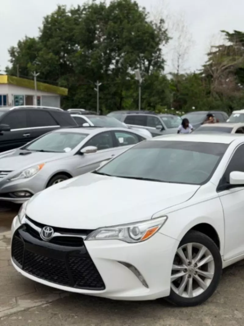 Toyota Camry - 2016