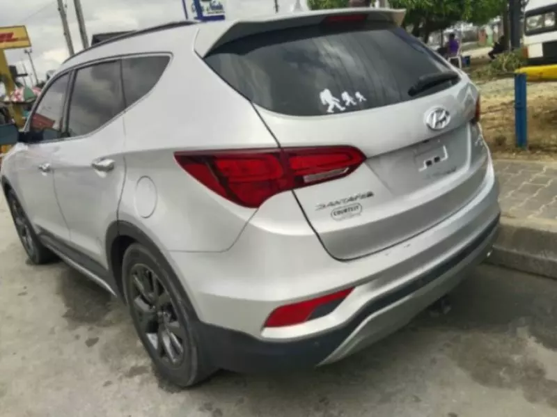 Hyundai Santa Fe   - 2017