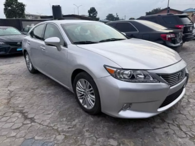 Lexus ES   - 2013