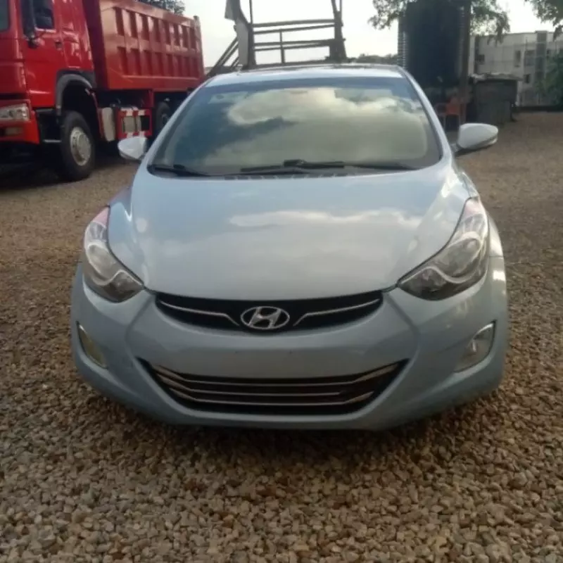 Hyundai Elantra   - 2013