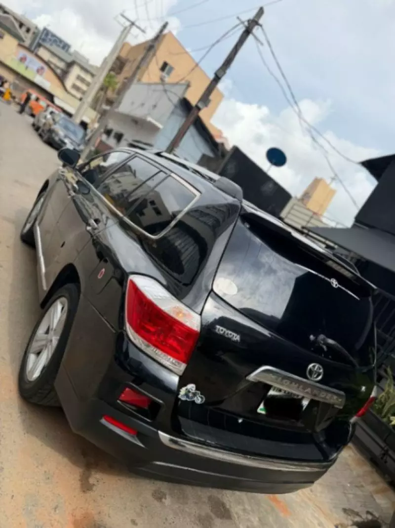 TOYOTA Highlander   - 2010
