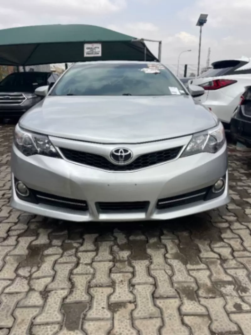 Toyota Camry - 2012