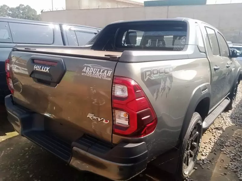 Toyota Hilux   - 2025