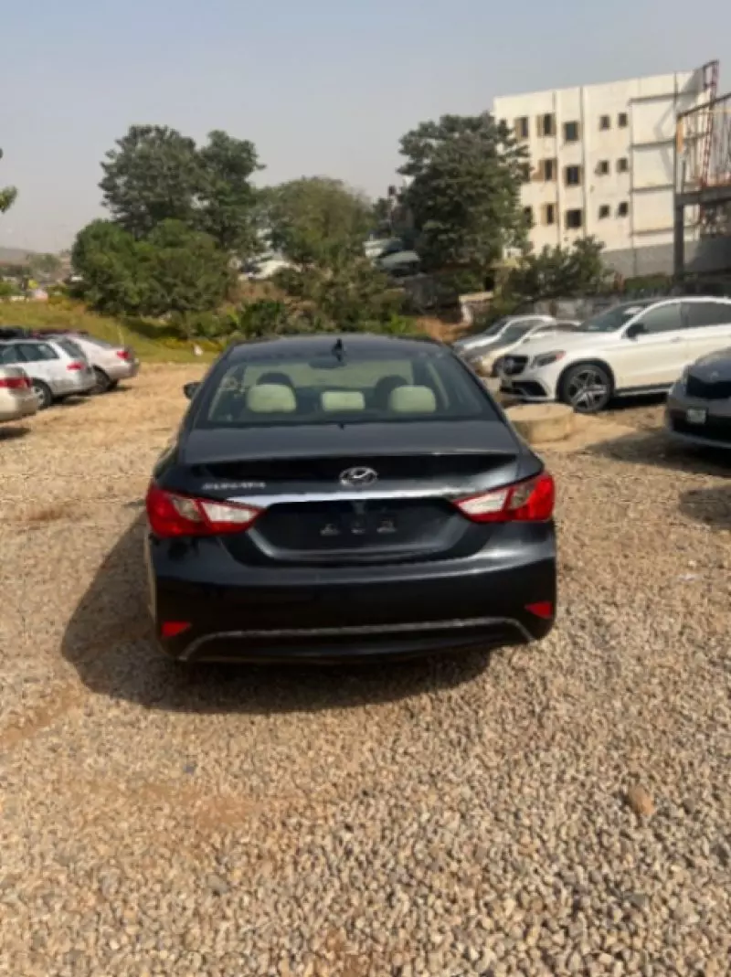Hyundai Sonata   - 2014