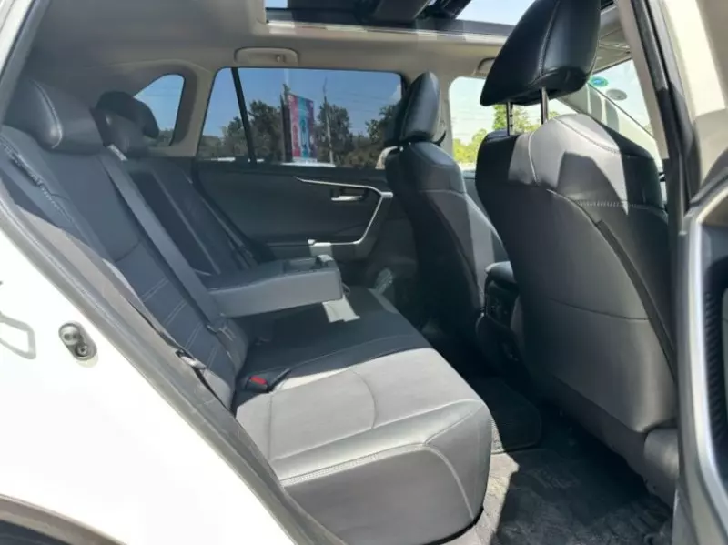 Toyota RAV 4   - 2019