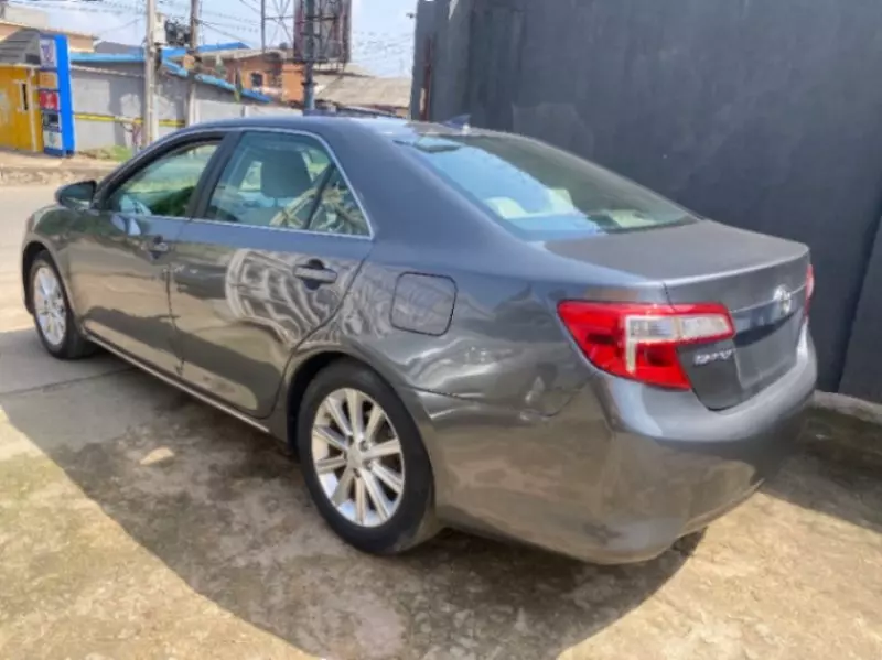 Toyota Camry   - 2012