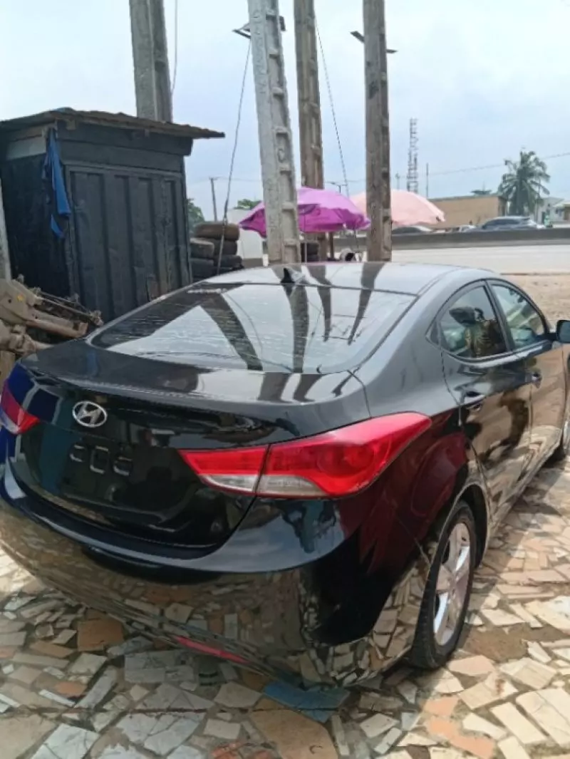Hyundai Elantra   - 2013