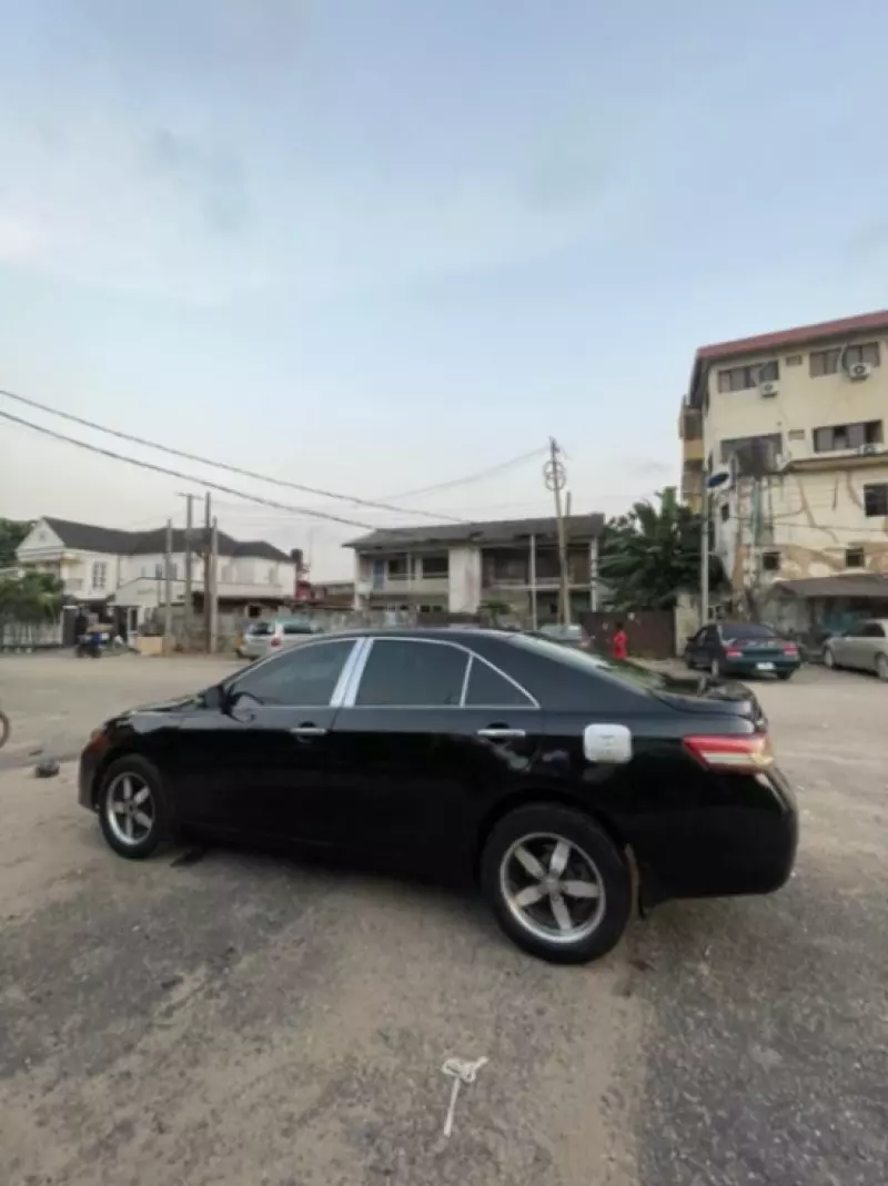 Toyota Camry   - 2011