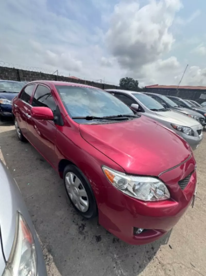 Toyota Corolla   - 2010