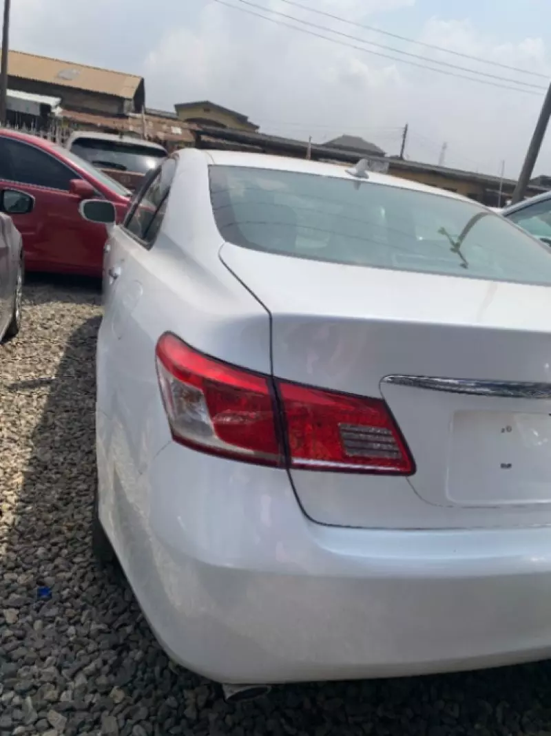 Lexus ES 350   - 2011