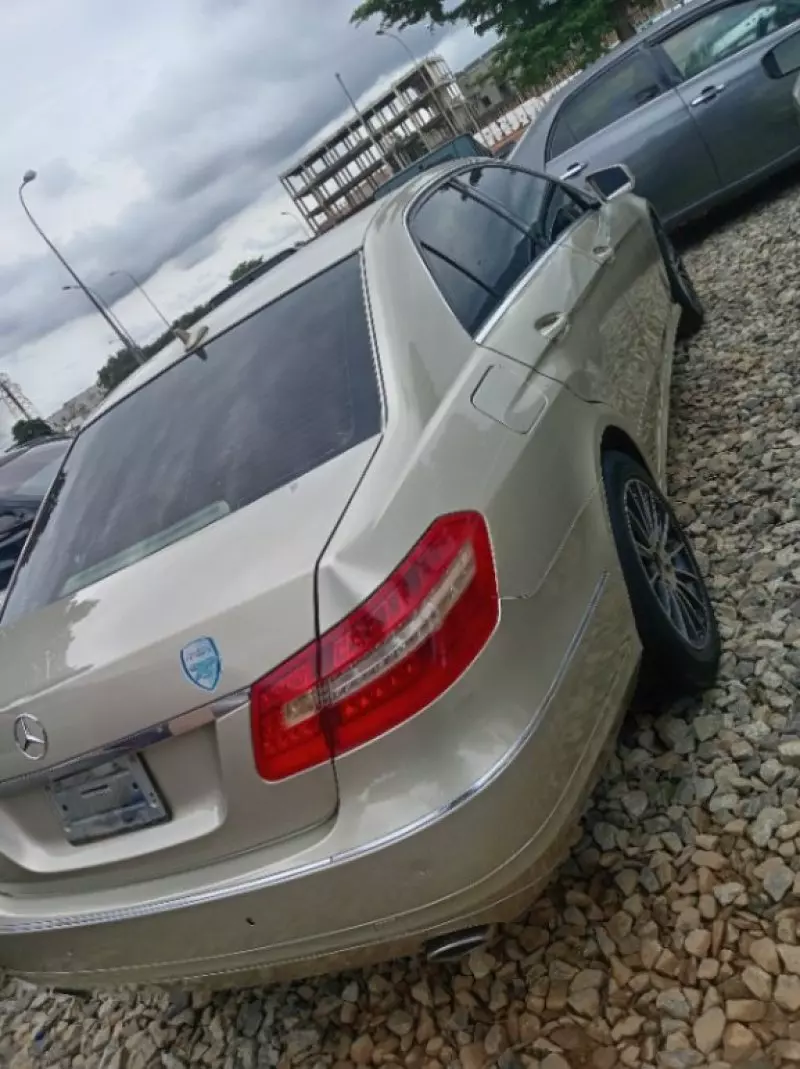 Mercedes-Benz E350   - 2010