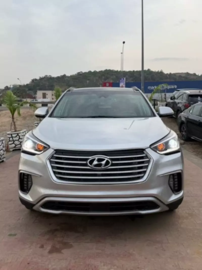 Hyundai Santa Fe   - 2017