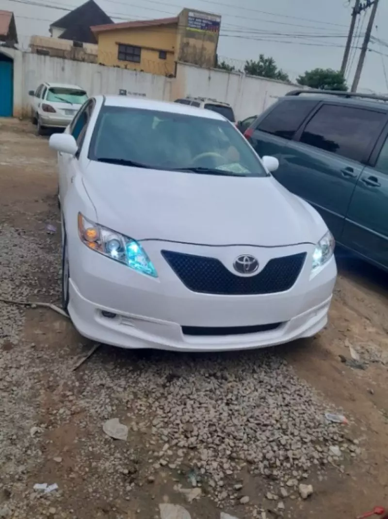 Toyota Camry   - 2009
