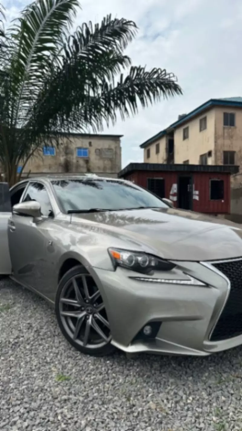 Lexus IS   - 2015
