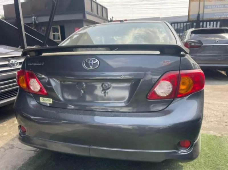Toyota Corolla   - 2010
