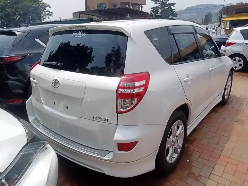 Toyota Vanguard    - 2012