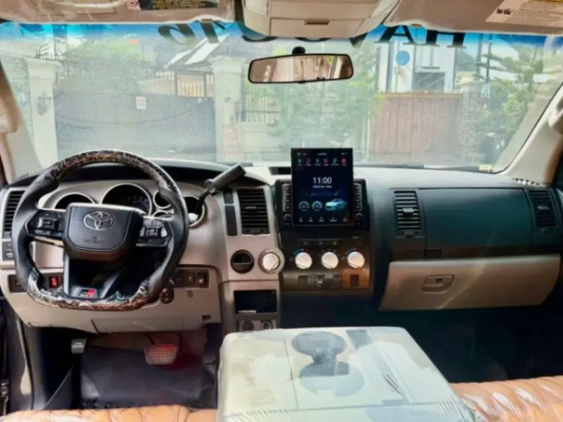 Toyota Tundra   - 2011