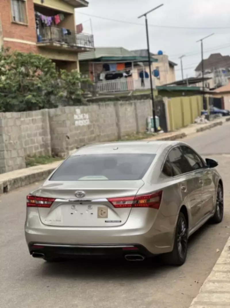 Toyota Avalon   - 2016