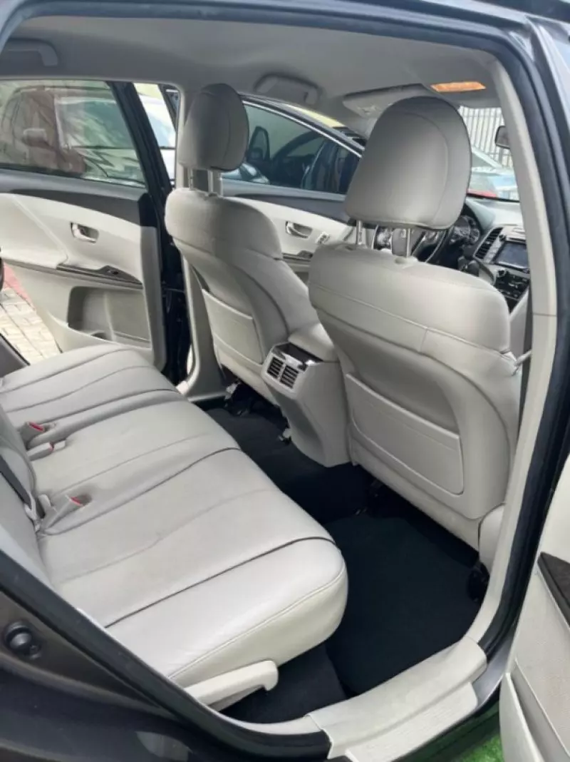 Toyota Venza   - 2015
