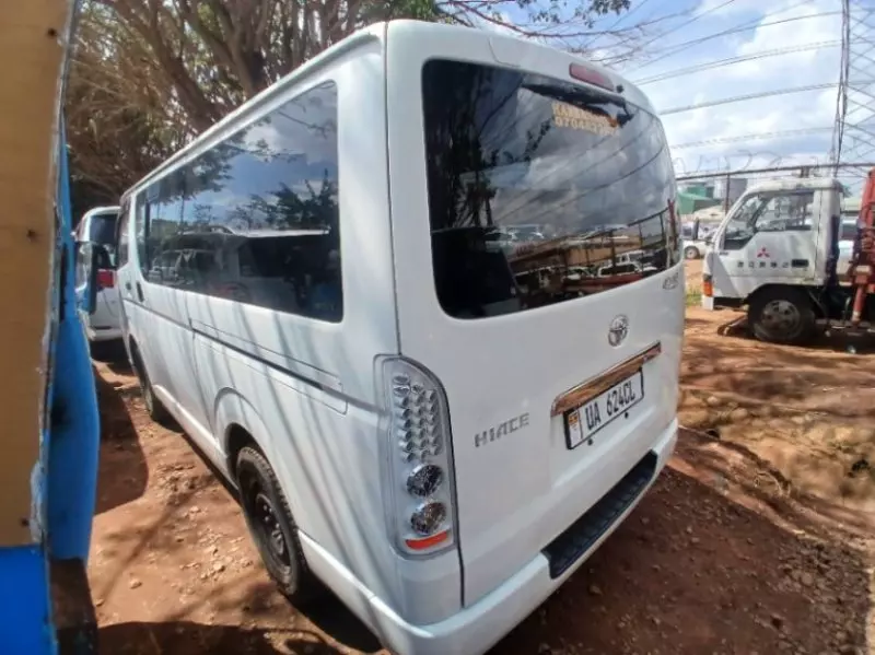 Toyota Hiace   - 2011