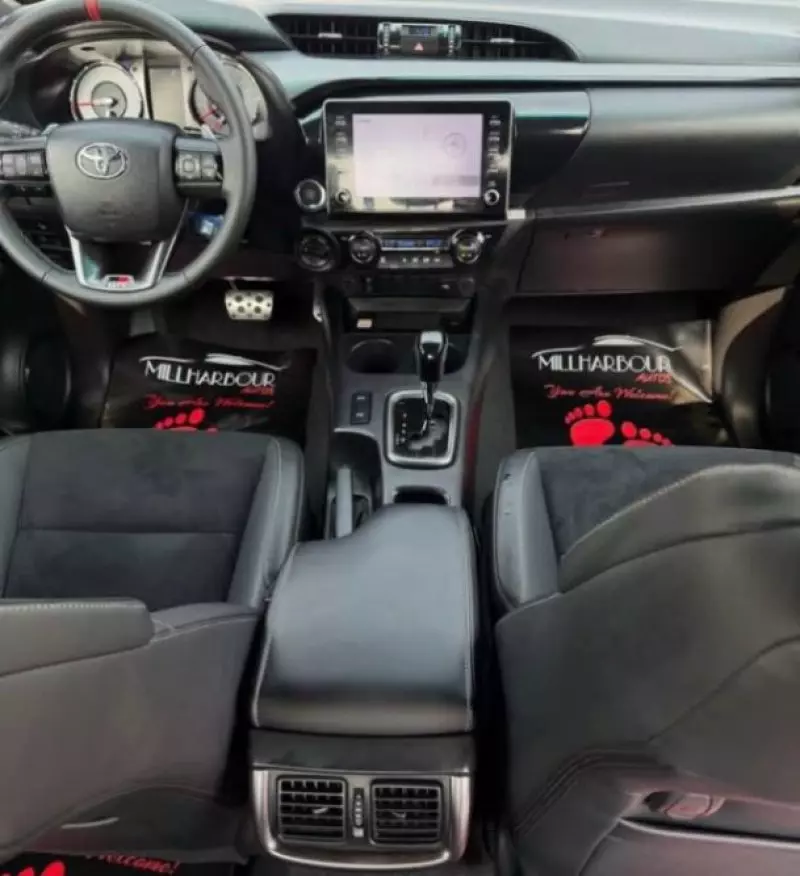 Toyota Hilux   - 2025