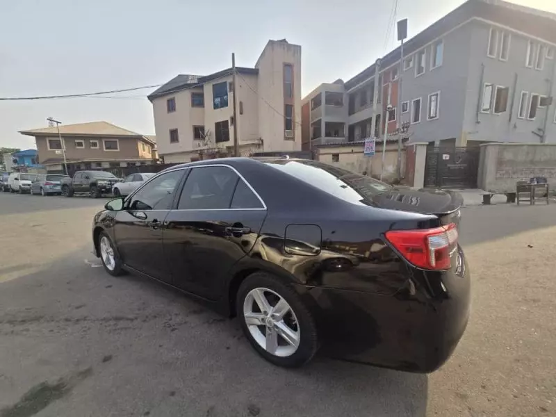 TOYOTA Camry - 2014