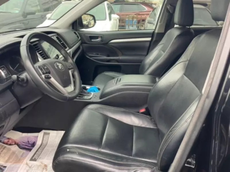 Toyota Highlander   - 2016