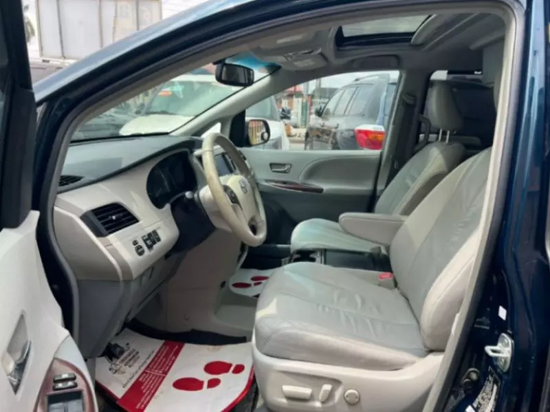 Toyota Sienna   - 2012