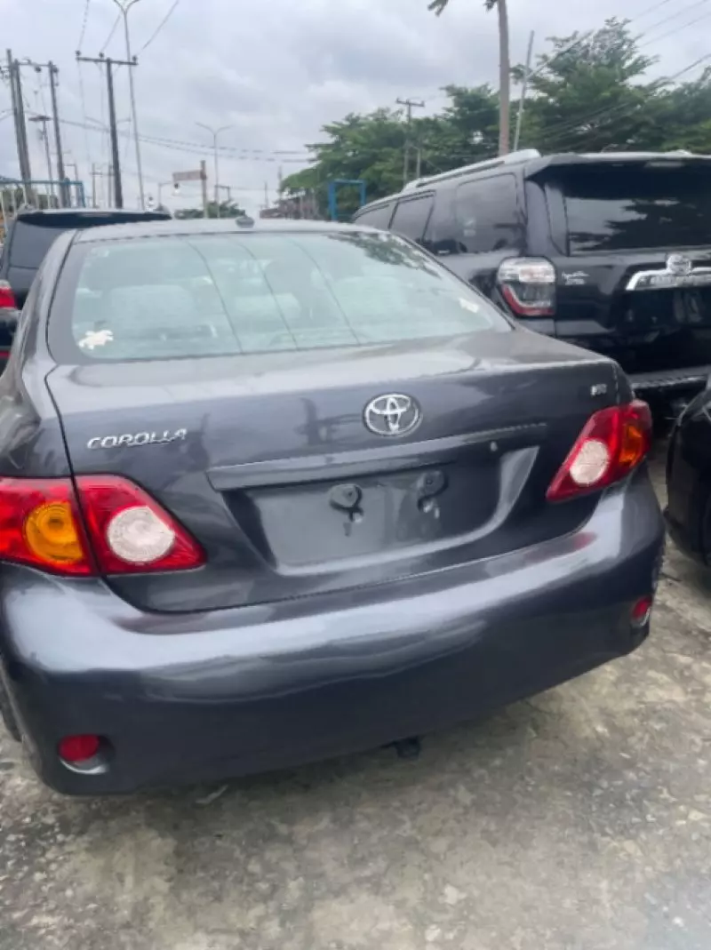 Toyota Corolla   - 2009