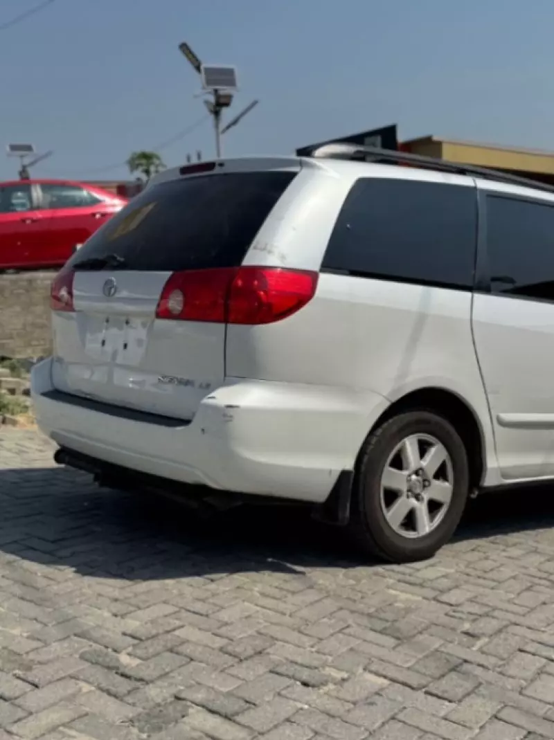 Toyota Sienna   - 2008