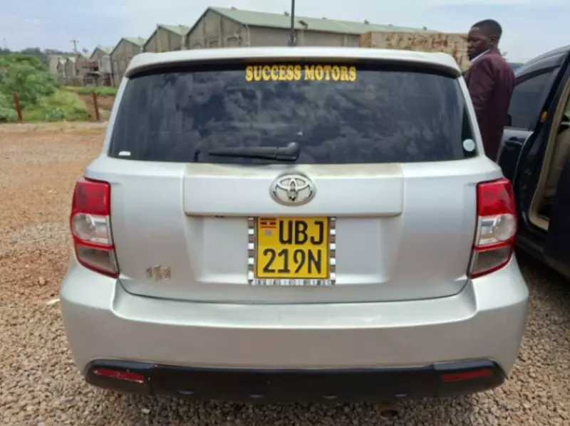 TOYOTA Ist    - 2007