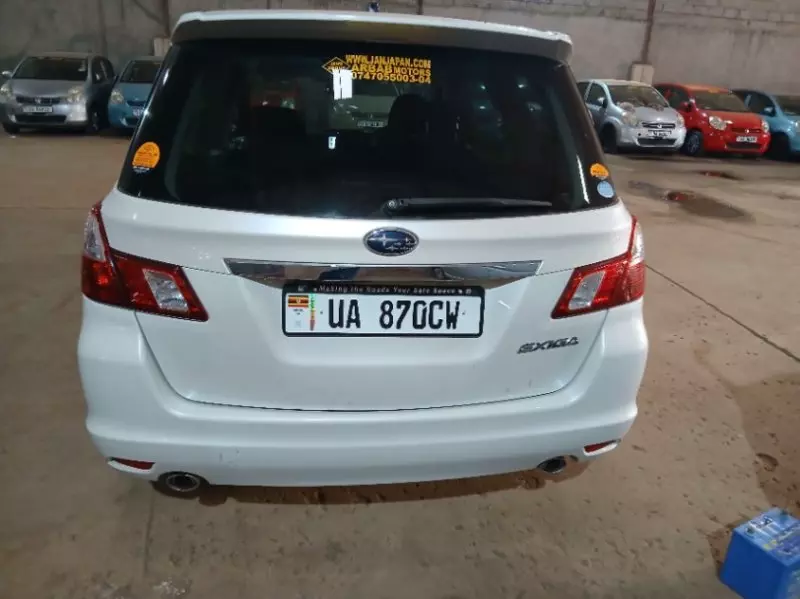 Subaru Exiga    - 2011