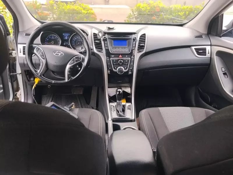 Hyundai Elantra - 2013