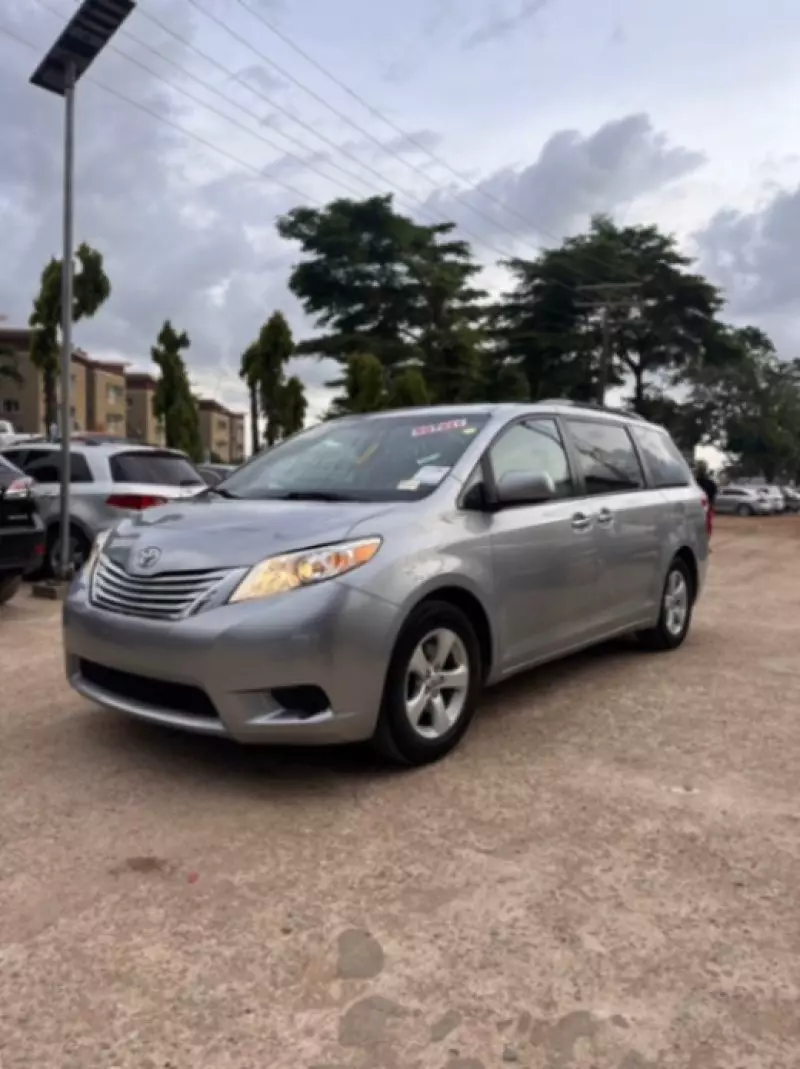 Toyota Sienna   - 2012