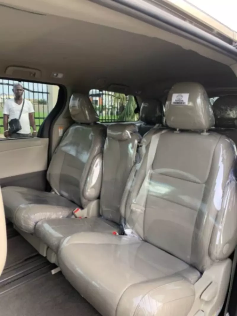 Toyota Sienna   - 2023