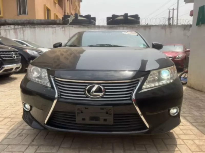 Lexus ES   - 2014