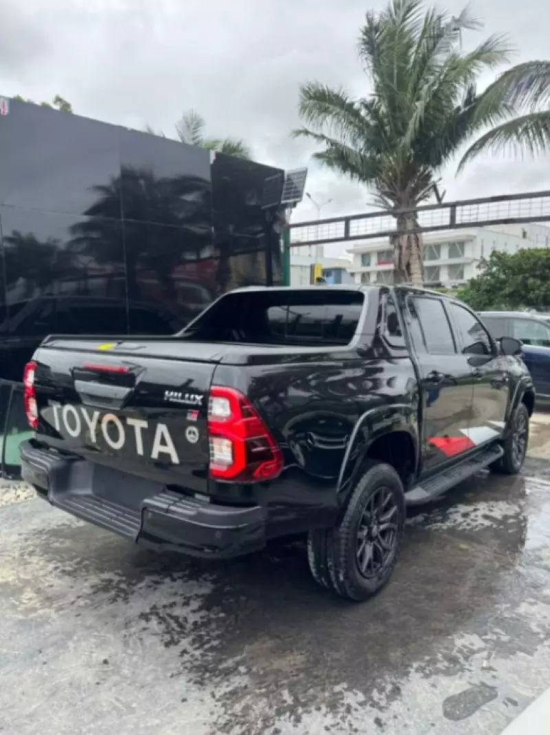 Toyota Hilux    - 2022