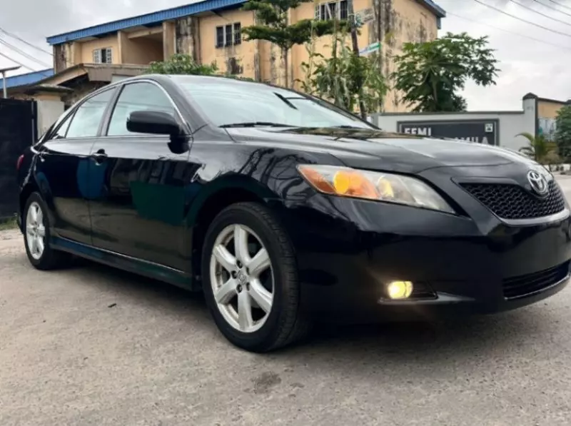 Toyota Camry   - 2009