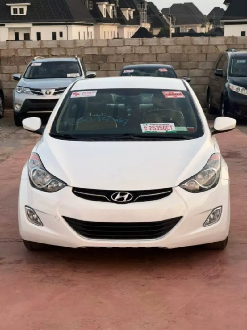 Hyundai Elantra   - 2013