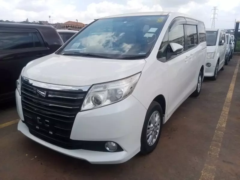 Toyota Noah   - 2014