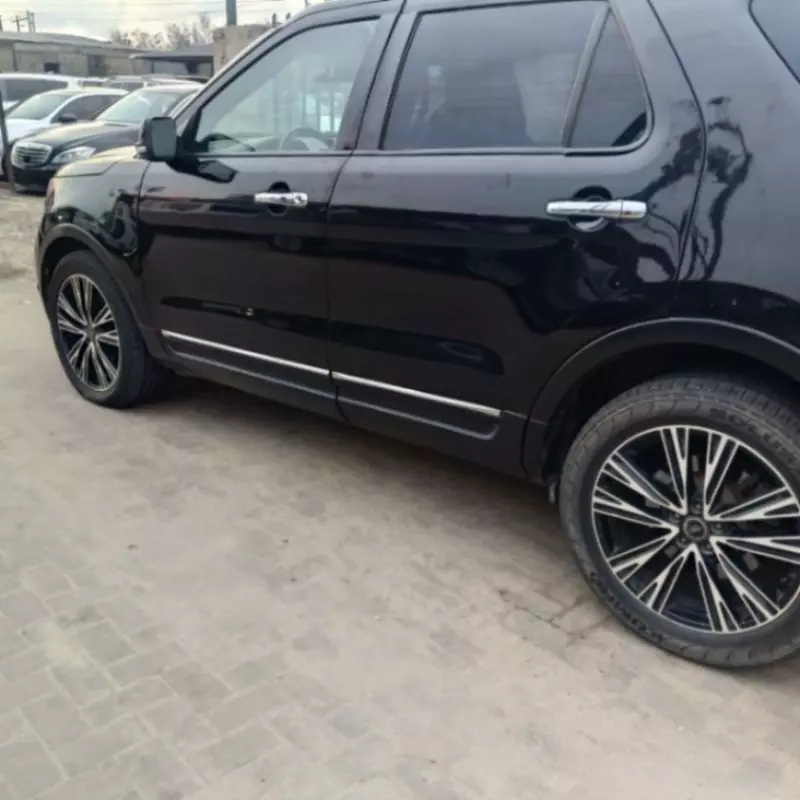 Ford Explorer   - 2014