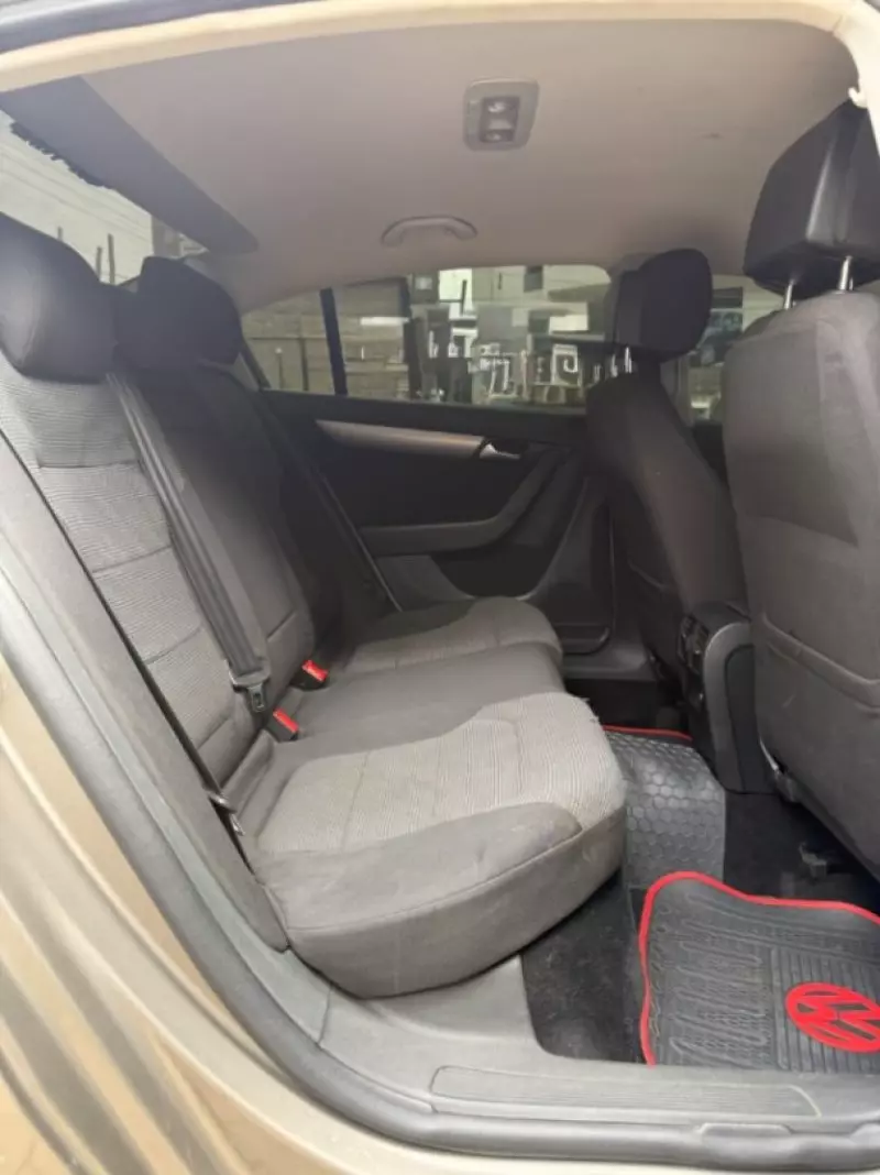 Volkswagen Passat   - 2014
