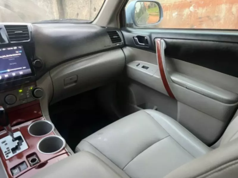 Toyota Highlander   - 2010