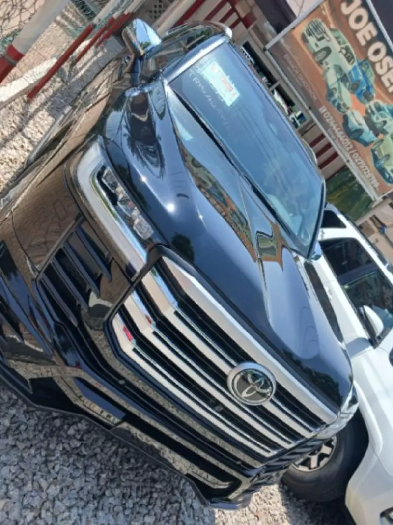 Toyota Land Cruiser VX   - 2025
