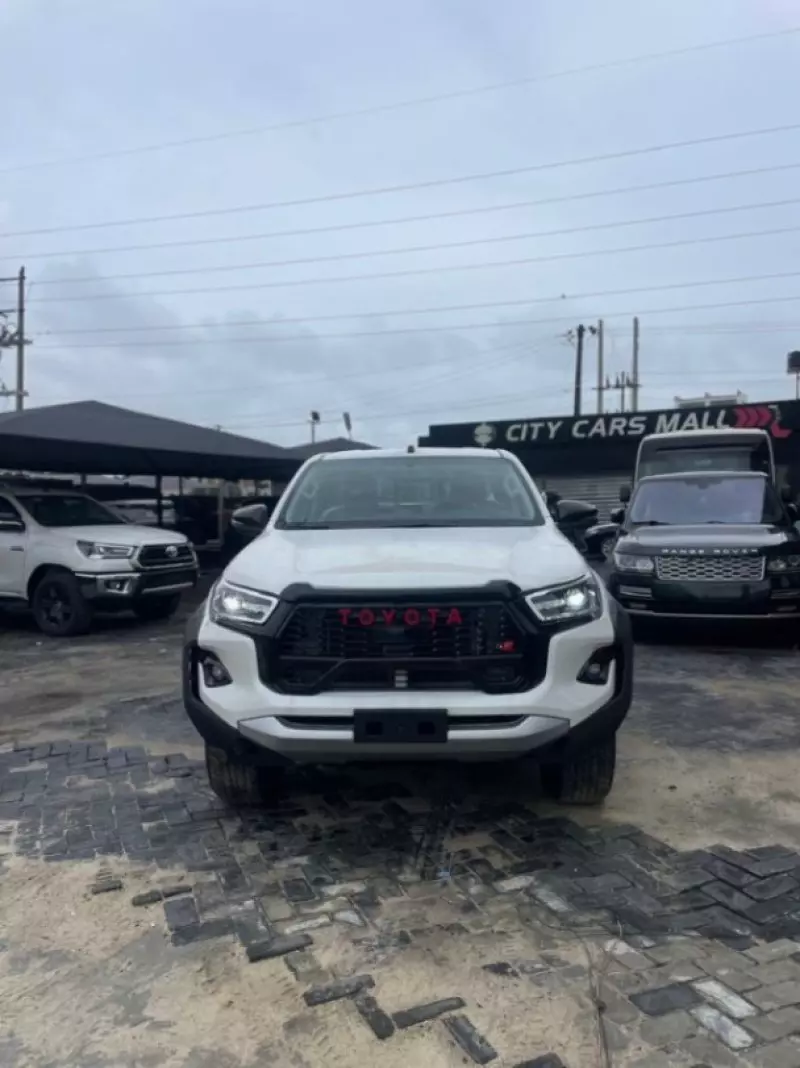 Toyota Hilux   - 2025