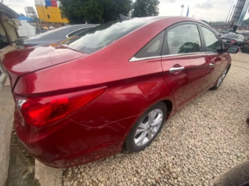 Hyundai Sonata   - 2013