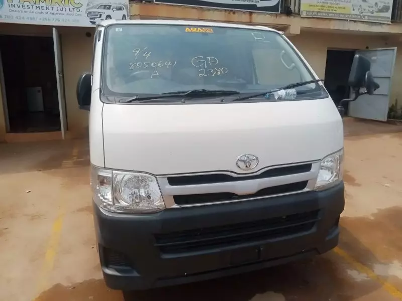 Toyota Hiace - 2013