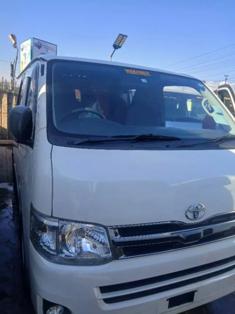 Toyota Hiace   - 2012